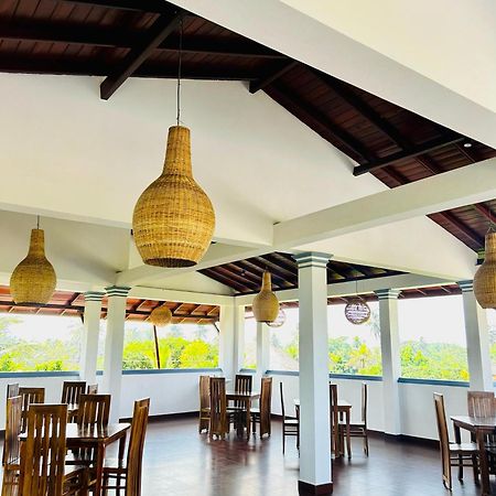 Crystal Wave Holiday Resort Polhena Matara Esterno foto
