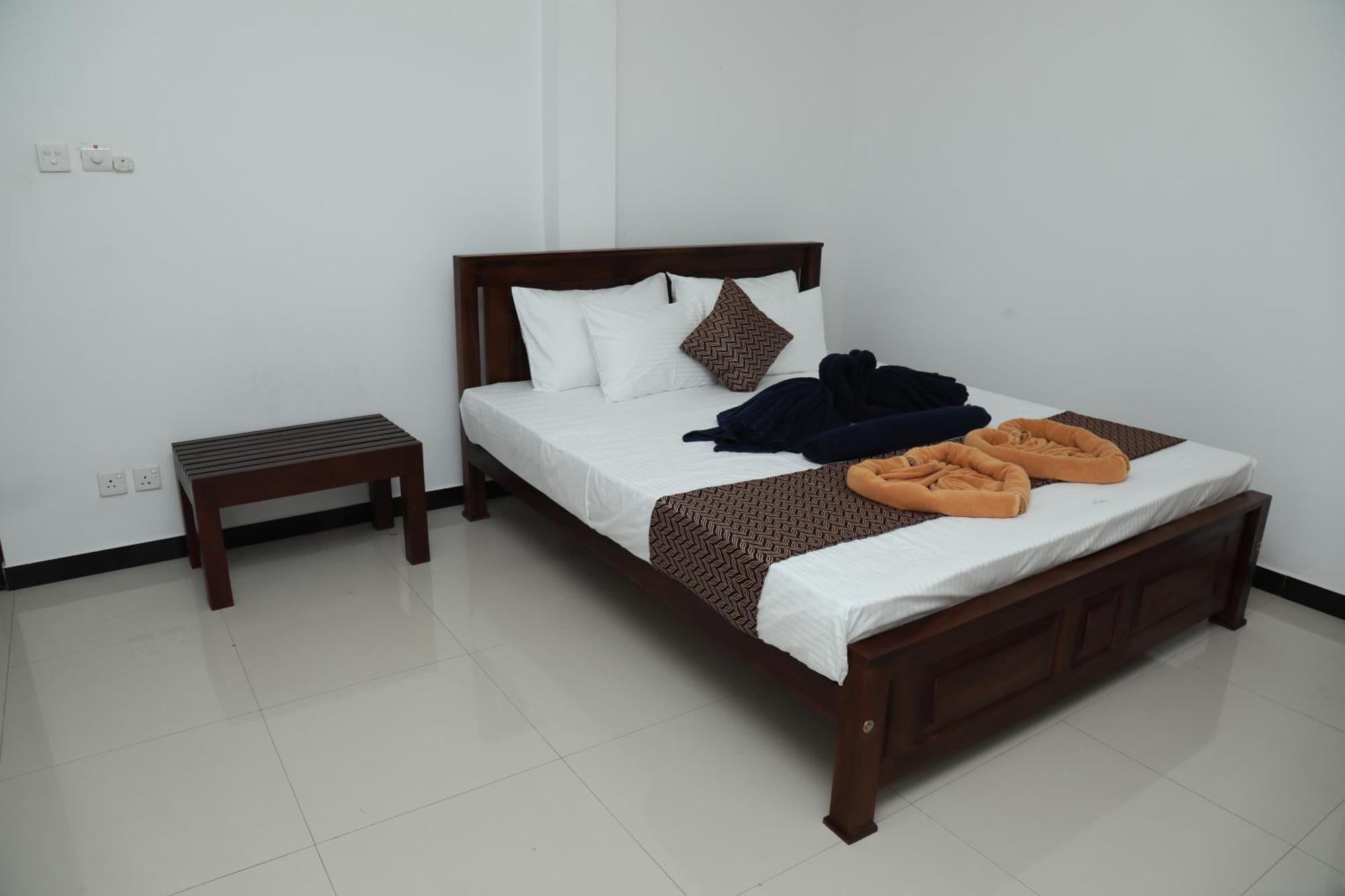 Crystal Wave Holiday Resort Polhena Matara Esterno foto