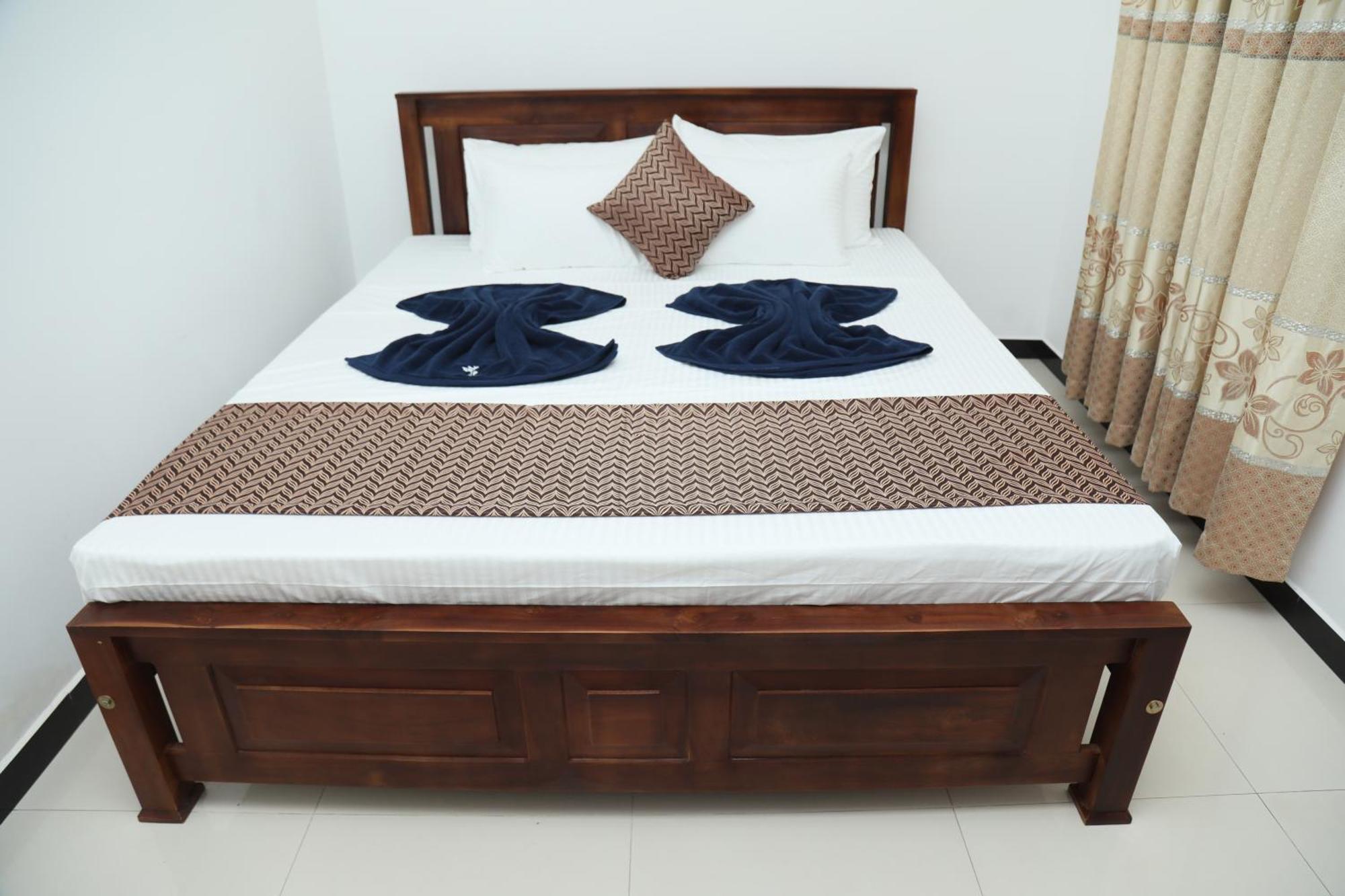 Crystal Wave Holiday Resort Polhena Matara Esterno foto