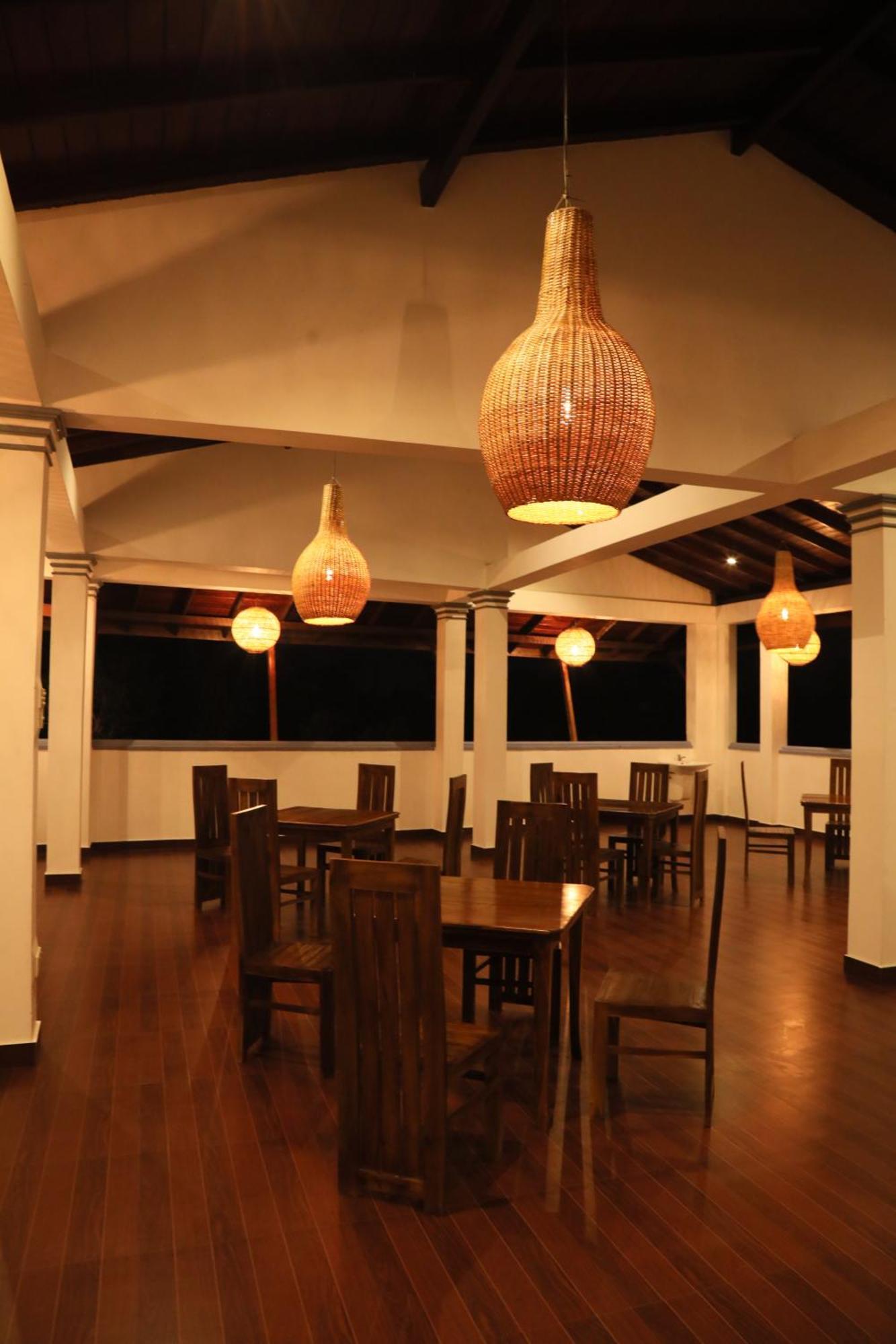 Crystal Wave Holiday Resort Polhena Matara Esterno foto