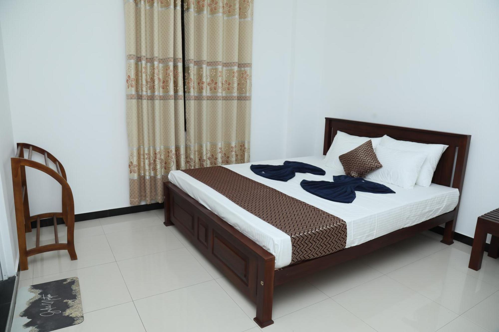 Crystal Wave Holiday Resort Polhena Matara Esterno foto