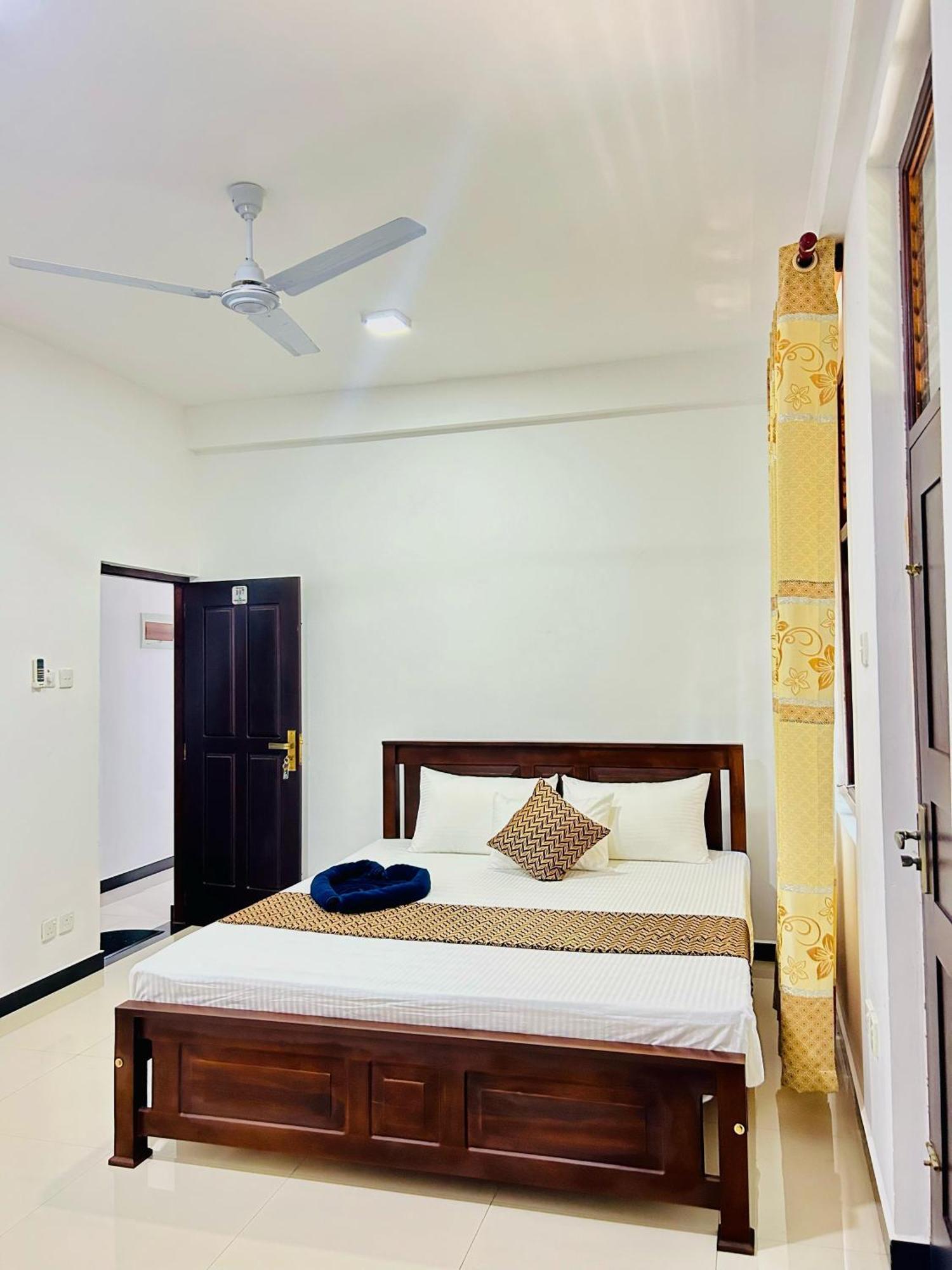 Crystal Wave Holiday Resort Polhena Matara Esterno foto