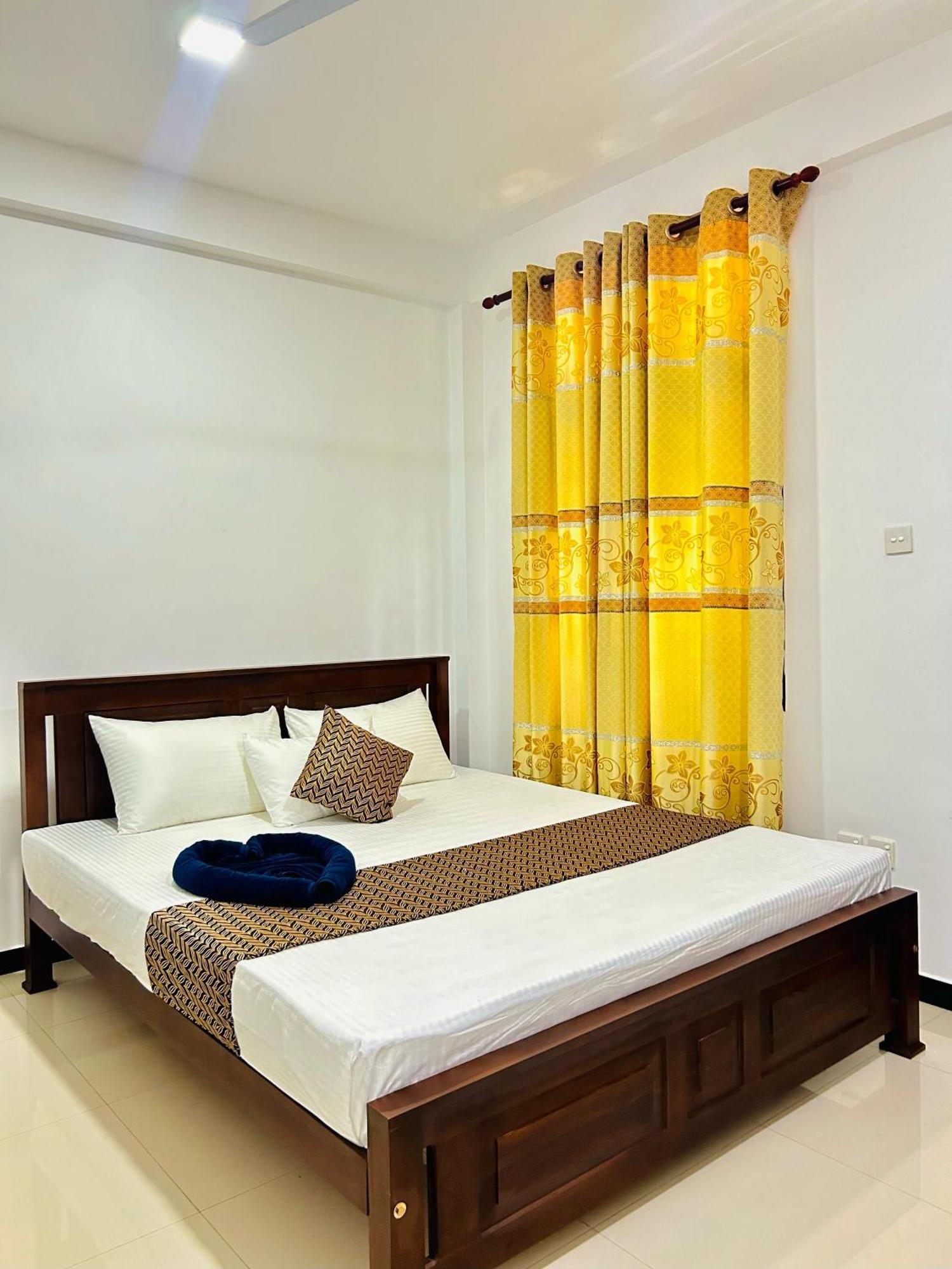Crystal Wave Holiday Resort Polhena Matara Esterno foto