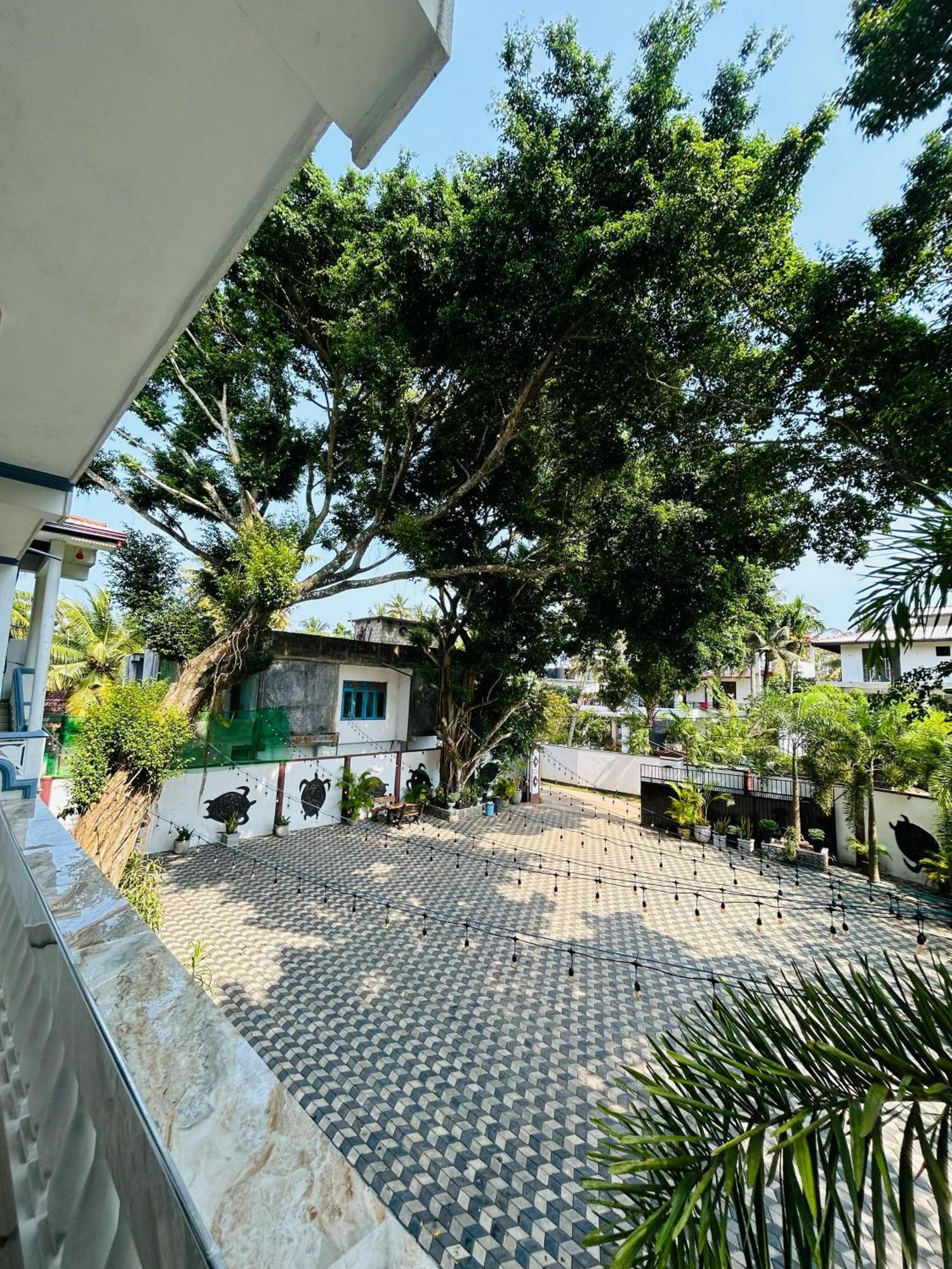 Crystal Wave Holiday Resort Polhena Matara Esterno foto